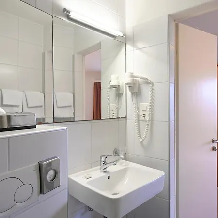Olympia Hotel 3*